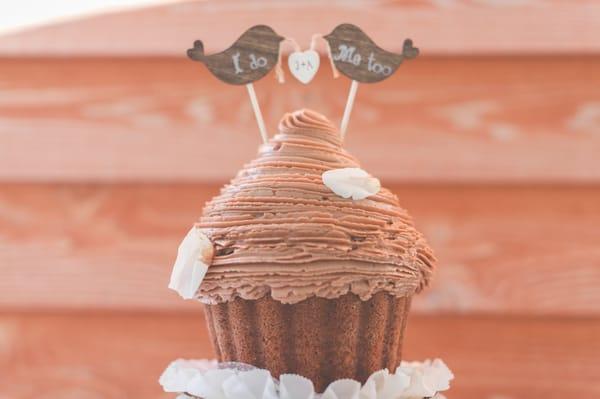 Bride and Groom cupcake