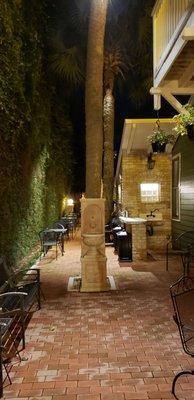 A really nice walled Courtyard.