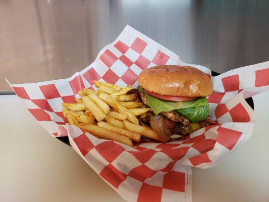 BREAKFAST BURGER W/FRIES