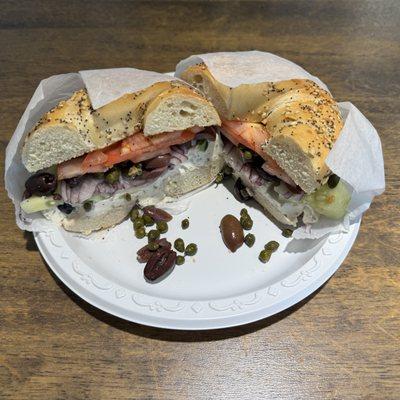 Greek Salad Sandwich - Everything bagel with plant-based garlic & herb cream cheese, tomato, cucumbers, red onion, capers and olives. Yum!