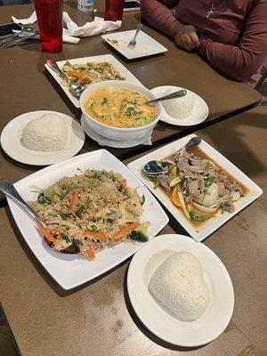 Yellow curry, steamed rice , basil rice and garlic combo