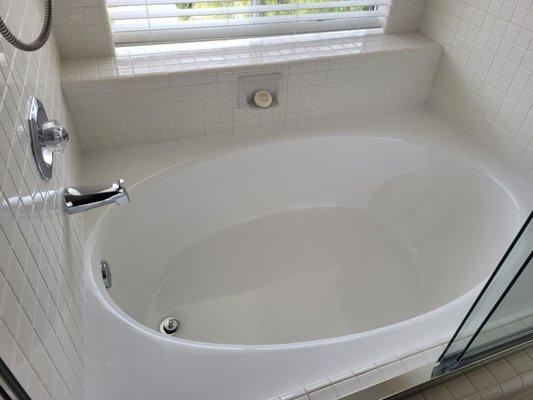 Reglazed tub