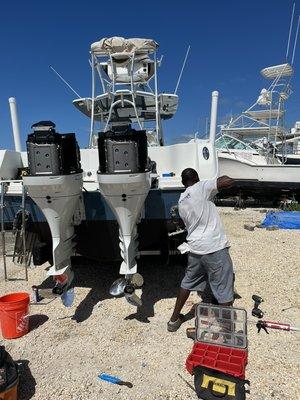 Outboard motor service and repair