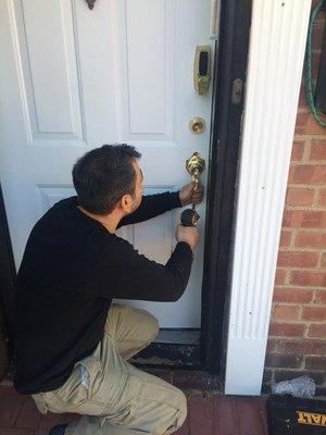 install lock door knob + key pad lock