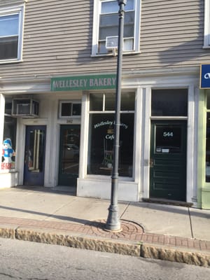 Wellesley Bakery -- 542 Washington Street / Route 135, Wellesley           Storefront