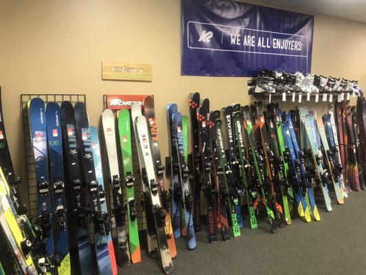 Large selection of new and used ski/snowboard gear.