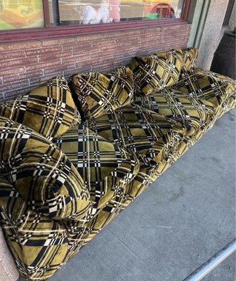 Funky Vintage sofa I came for