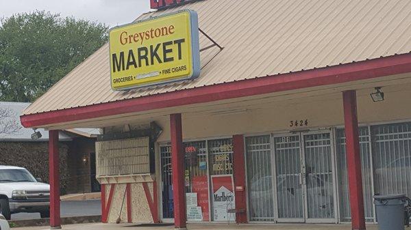 Local liqour and convience store on Woodhollow, Austin near Farwest Blvd.