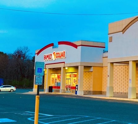 Family Dollar storefront