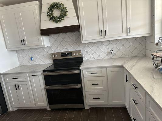 Backsplash install