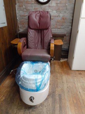 Pedicure chair
 With disposable liner.