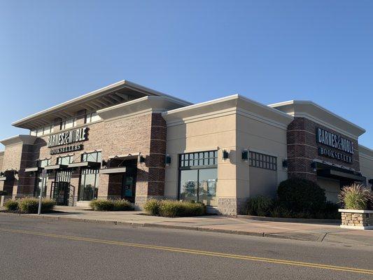 BARNES & NOBLE BOOKSELLERS STORE LOCATION @ LANSING MALL