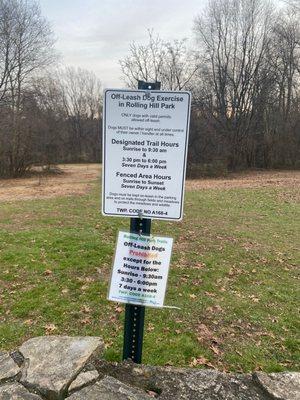 Sign explain rules of off leash trails and off leash area