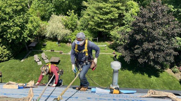 Installing roof shingle