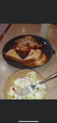 baked spaghetti with side salad and texas toast