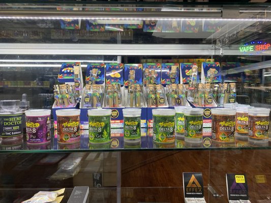 D8 shatter carts gummies prerolls and more!!!