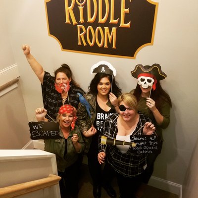 First group to beat the Captains Curse! Team "I thought this was speed dating" amazing job! #ririddleroom #riddleroom #escaperooms