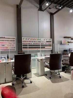 Very clean Covid safe nail bar