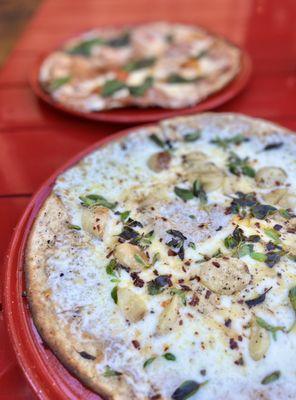 agarlic pie & margherita