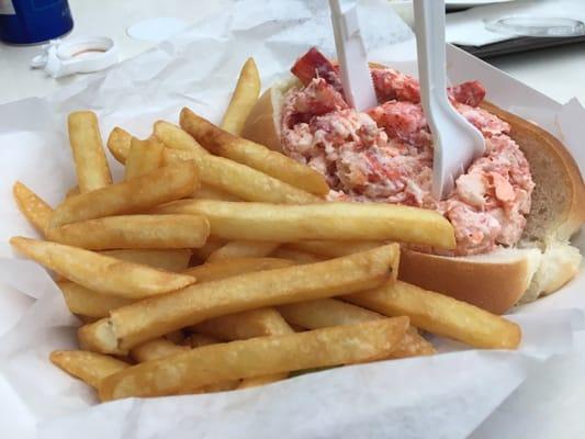 Small lobster roll