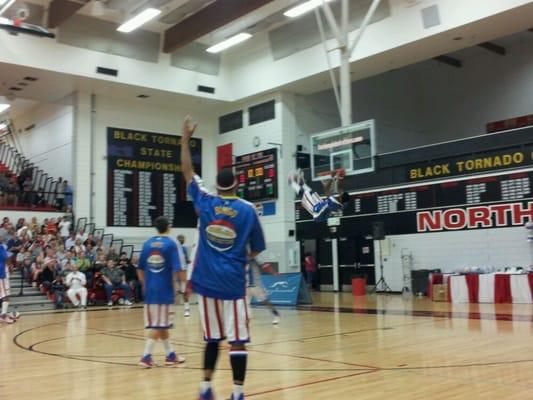 Globetrotter warm up