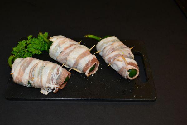 Ratones. Jalapeños stuffed with fresh mozzarella cheese and wrapped in bacon.