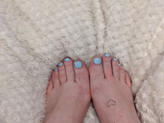 Hana also did my pedicure!