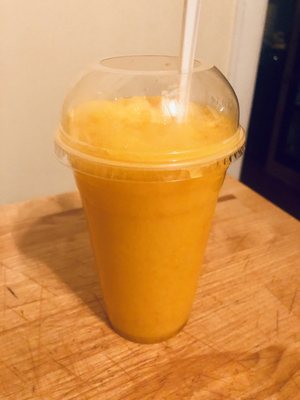 $5  HUGE mango smoothie