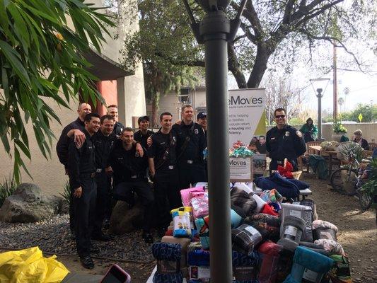 Palo alto firefighter donating new blankets to the homeless