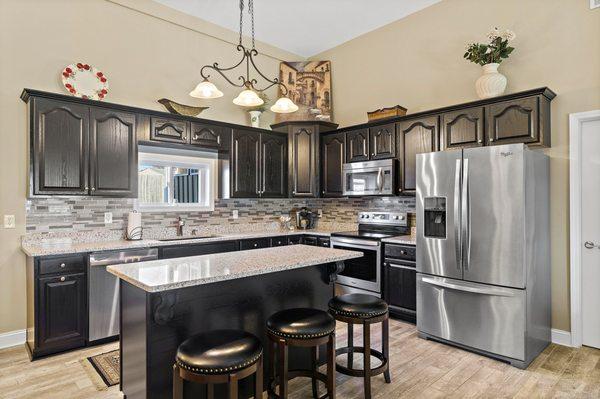 Amazing full kitchen with island in Sweetbay Magnolia Suite!