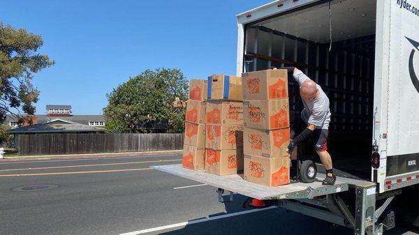 Eugene loading up my boxes