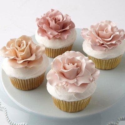 Rose topped cupcakes