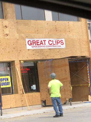 The whole plaza is undergoing an exterior renovation as of the summer of 2018.