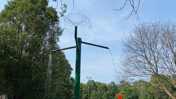 Water fixture. It turns on for about 7 min and turns off for 7 min. A nice way to cool off