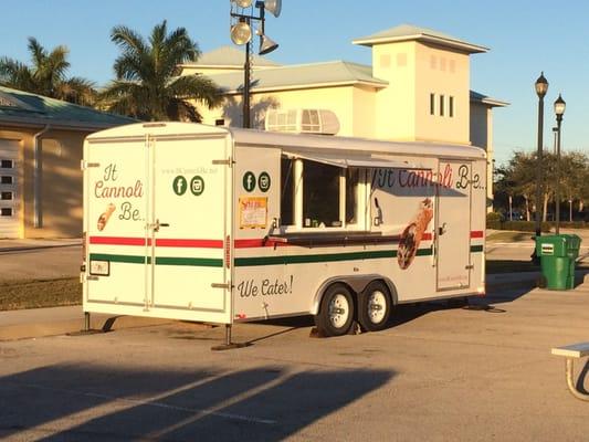 It Cannoli Be food truck!