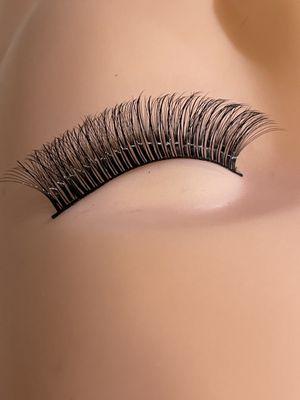 Hybrid eyelash extensions