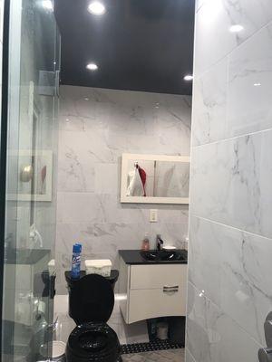 Bathroom High Gloss Black Ceiling