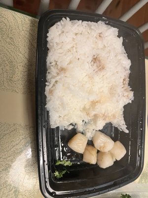 This is what I got -5 scallops ALL that rice and all the broccoli in the photo below