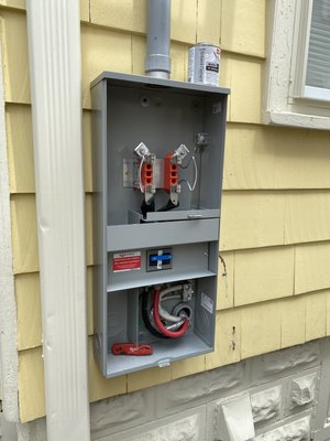 200amp service upgrade taking place on residential property