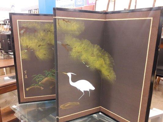 Hand-painted divider, gorgeous.