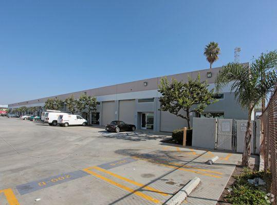 11160 Hindry Ave Los Angeles, CA 90045 ·   Industrial For Lease  2 over sized ground level roll up doors. 15ft ceilings, 800 sf office. Newl