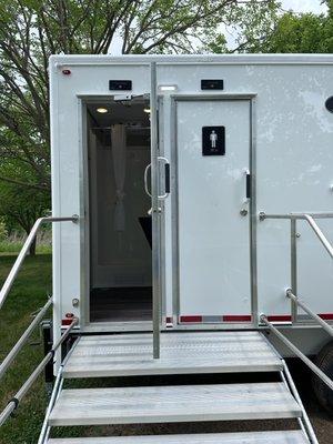 Jag 8 Stall Shower Trailer