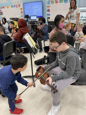 Let's try the violin!