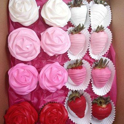 Cupcakes and strawberries