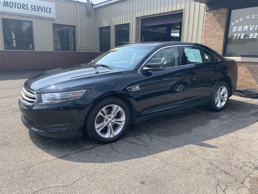 2014 Ford Taurus SE