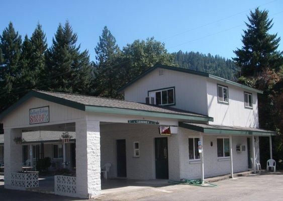 Right off CA State Hwy 96. Perfect location. Close to everything in town!