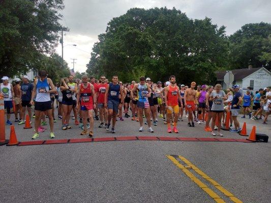 Floppin Flounder 5K run/walk start line. This is a fun event every June.