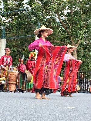 08.12.17Sambi sa Malong, this Maranao dance shows the many ways of donning the malong, a tubular circle of cloth used as a skirt