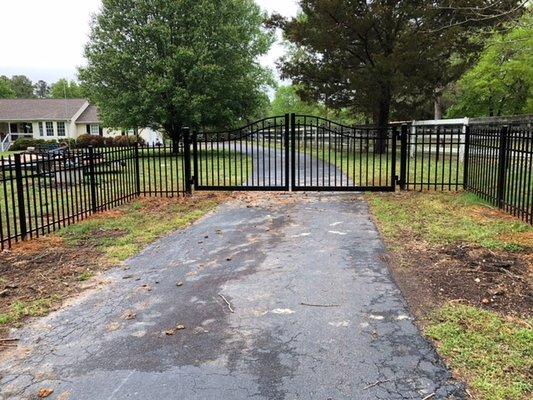 Aluminum property fencing with arched gate