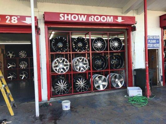 Awesome place!! , So many choices of rims !! Great costumer service, highly recommended